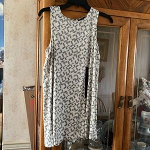 Banana Republic women’s med summer dress shirt